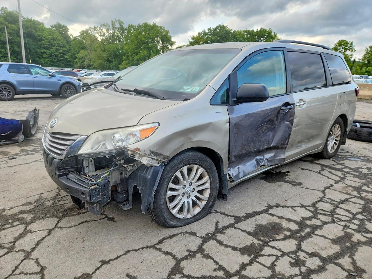 2017 TOYOTA SIENNA