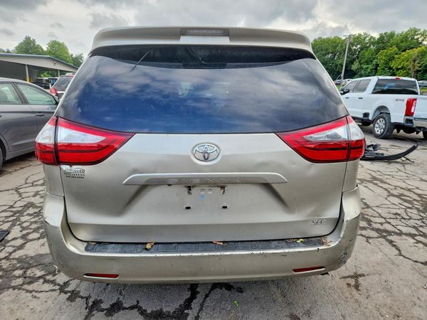 2017 TOYOTA SIENNA