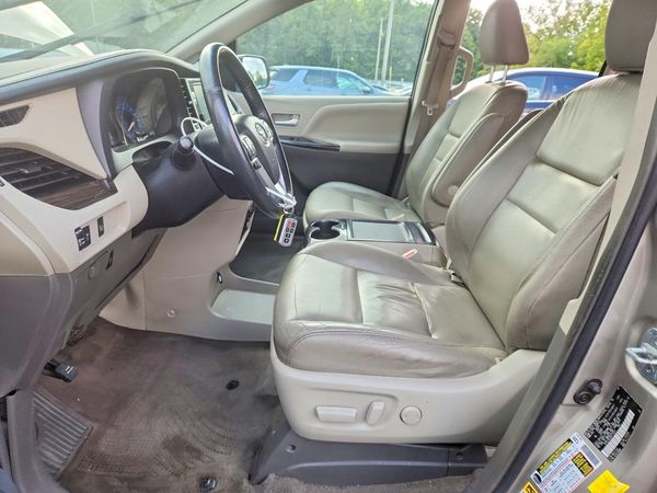 2017 TOYOTA SIENNA
