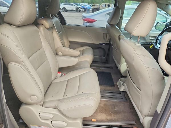 2017 TOYOTA SIENNA