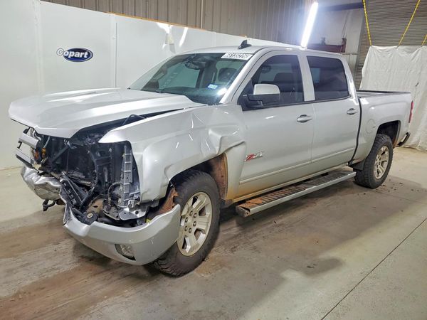 2018 CHEVROLET SILVERADO LT — Front 3/4