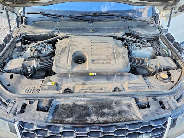 2019 LAND ROVER RANGE ROVER SPORT HSE — Engine bay