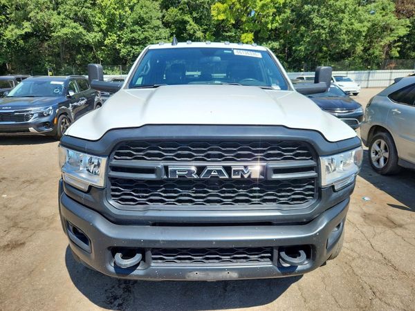 2022 RAM 5500 CREW CAB CHASSIS