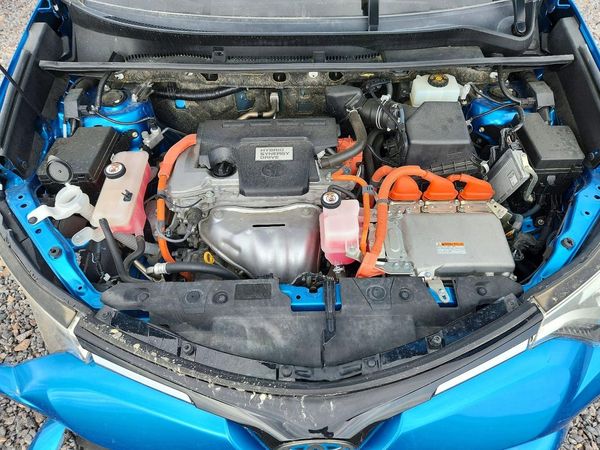 2016 TOYOTA RAV4 Limited (G Grade) — Engine bay