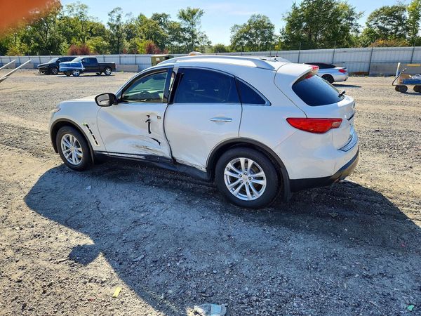 2017 INFINITI QX70