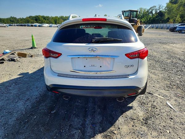 2017 INFINITI QX70
