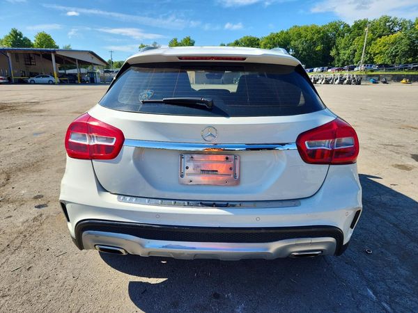 2015 MERCEDES-BENZ GLA