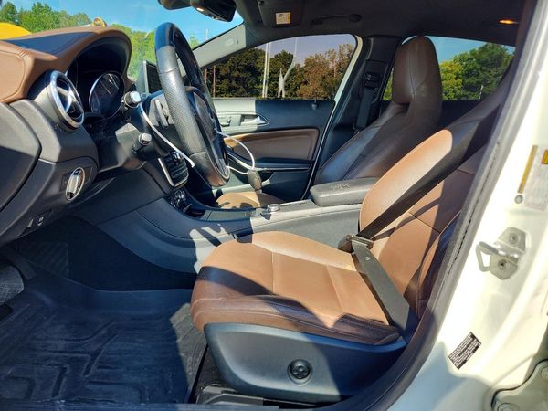 2015 MERCEDES-BENZ GLA