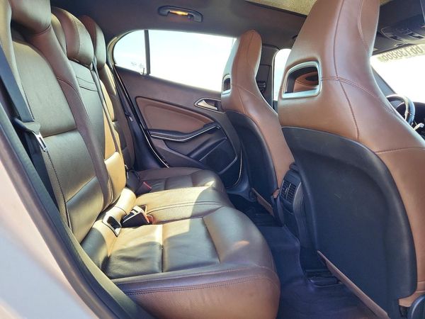 2015 MERCEDES-BENZ GLA