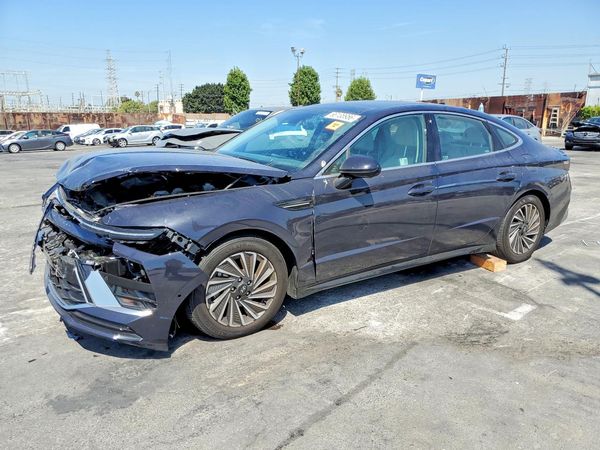 2024 HYUNDAI SONATA Limited — Front 3/4