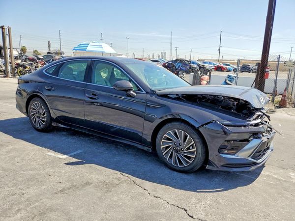 2024 HYUNDAI SONATA Limited — Passenger 3/4