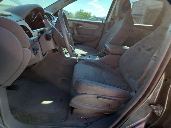 2014 CHEVROLET TRAVERSE LS