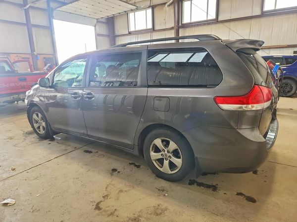 2013 TOYOTA SIENNA