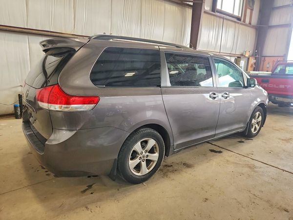 2013 TOYOTA SIENNA