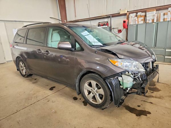 2013 TOYOTA SIENNA