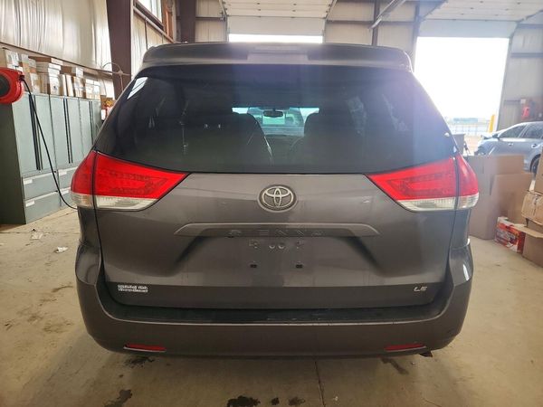 2013 TOYOTA SIENNA