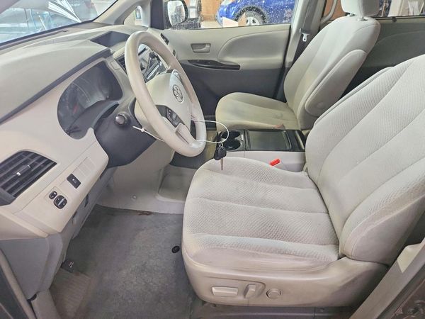2013 TOYOTA SIENNA