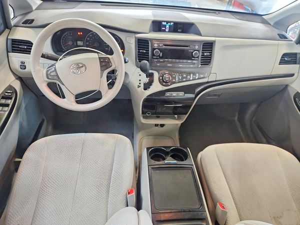 2013 TOYOTA SIENNA
