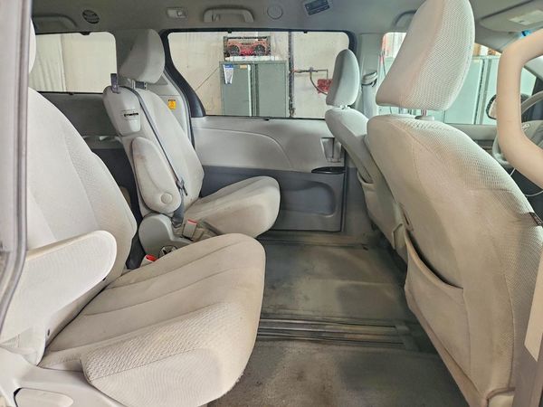 2013 TOYOTA SIENNA