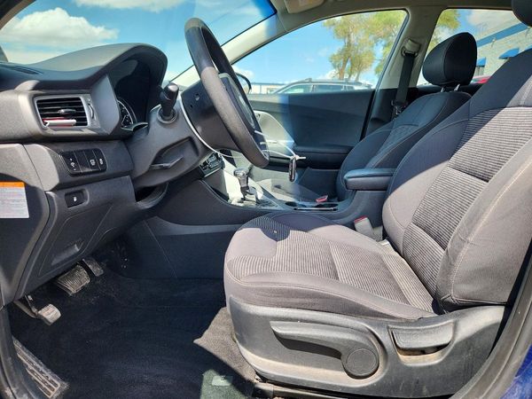 2018 KIA NIRO — DENT