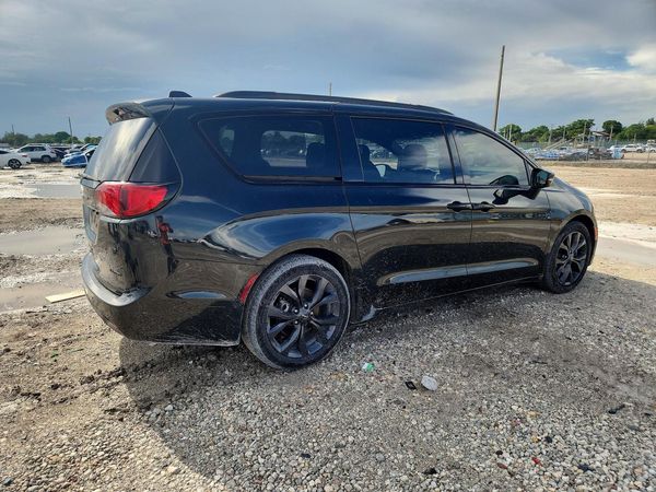 2018 CHRYSLER PACIFICA