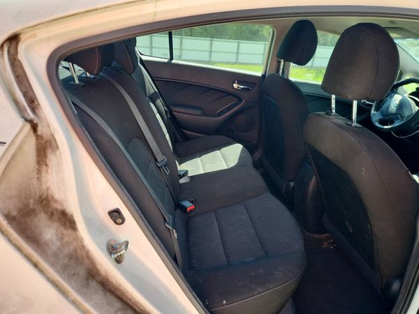 2016 KIA FORTE GL (Middle-Low Grade)