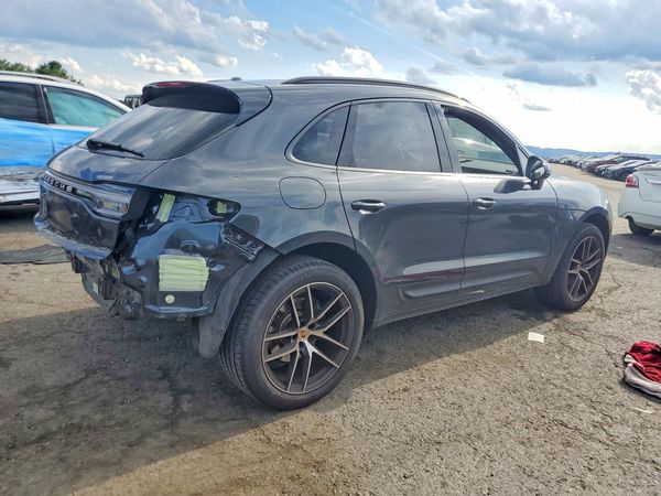 2025 PORSCHE MACAN