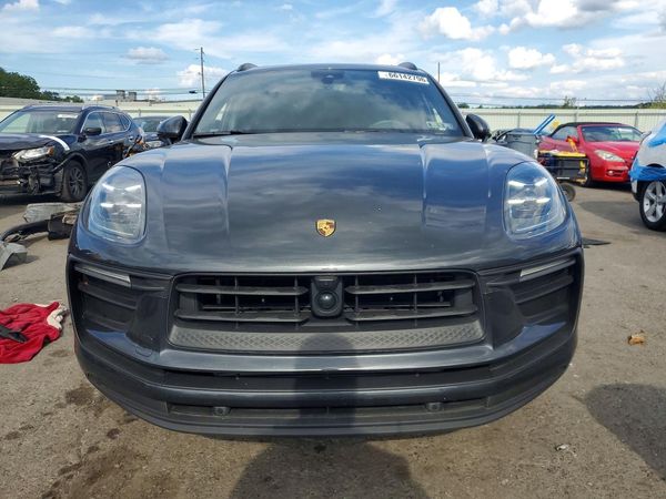 2025 PORSCHE MACAN
