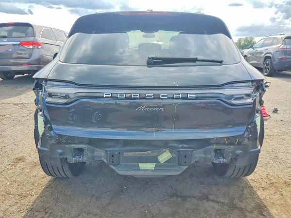 2025 PORSCHE MACAN