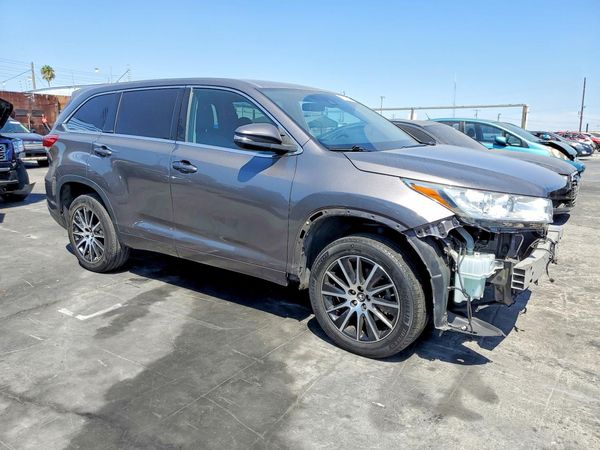 2018 TOYOTA HIGHLANDER