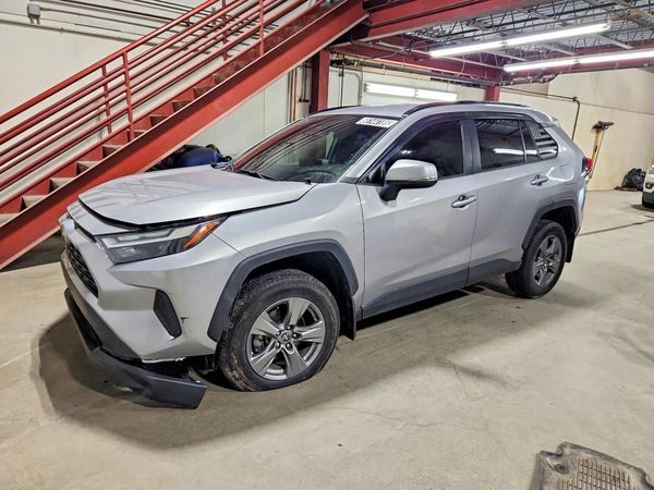 2022 TOYOTA RAV4 XLE