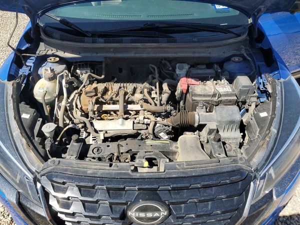 2023 NISSAN KICKS SR — Engine bay