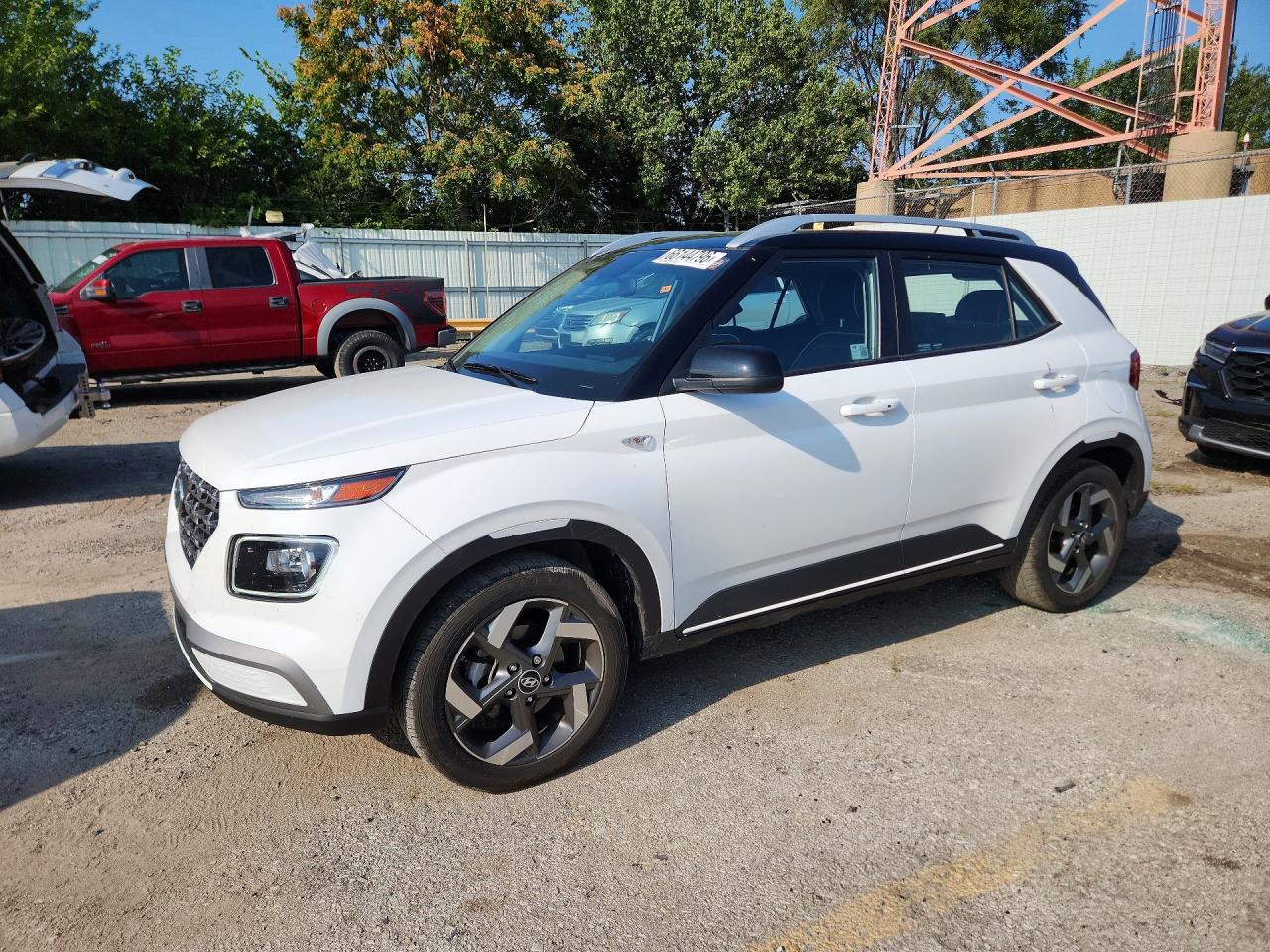 2024 HYUNDAI VENUE SEL / Limited — Front 3/4