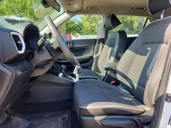 2024 HYUNDAI VENUE SEL / Limited — DENT