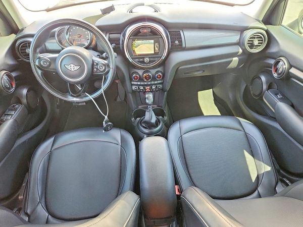 2018 MINI COOPER