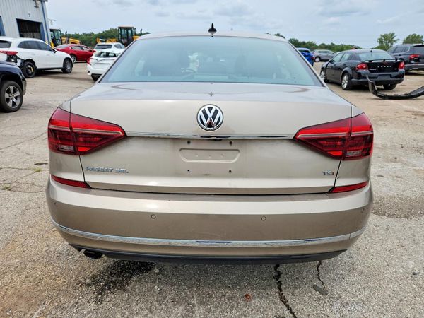 2017 VOLKSWAGEN PASSAT