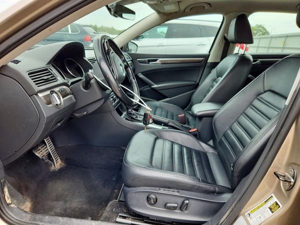 2017 VOLKSWAGEN PASSAT