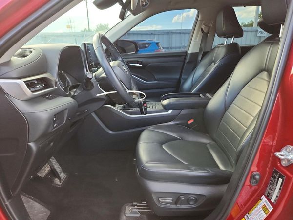 2022 TOYOTA HIGHLANDER