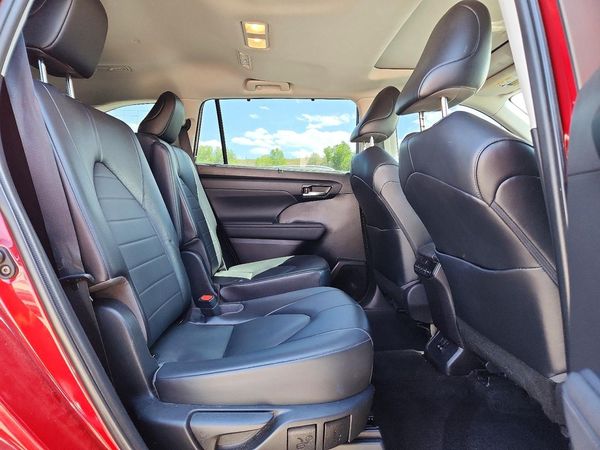2022 TOYOTA HIGHLANDER