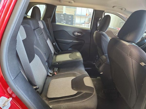 2015 JEEP CHEROKEE Sport