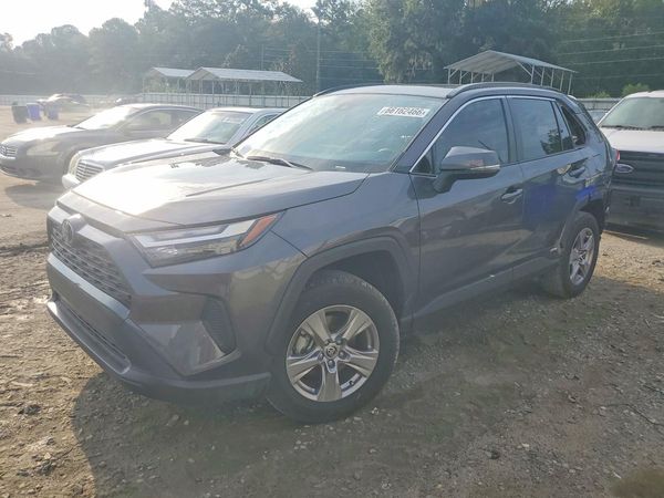2025 TOYOTA RAV4 XLE — Front 3/4
