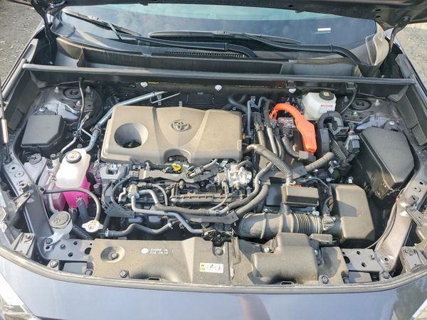 2025 TOYOTA RAV4 XLE — Engine bay