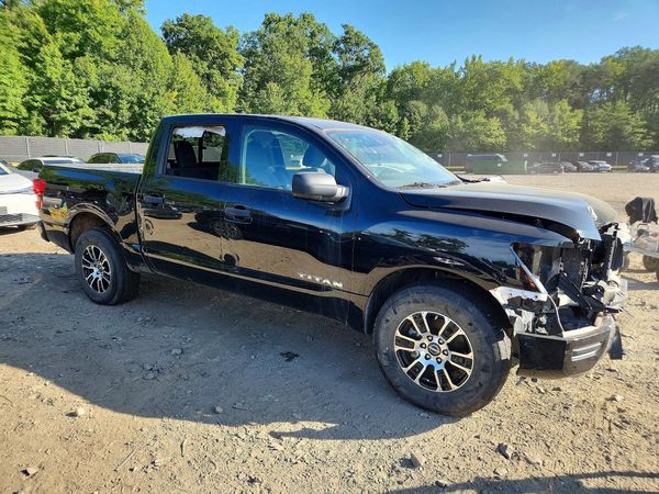 2024 NISSAN TITAN Crew Cab