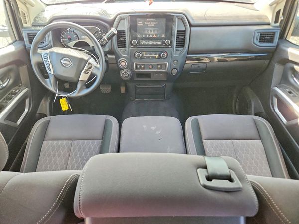 2024 NISSAN TITAN Crew Cab