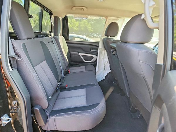 2024 NISSAN TITAN Crew Cab