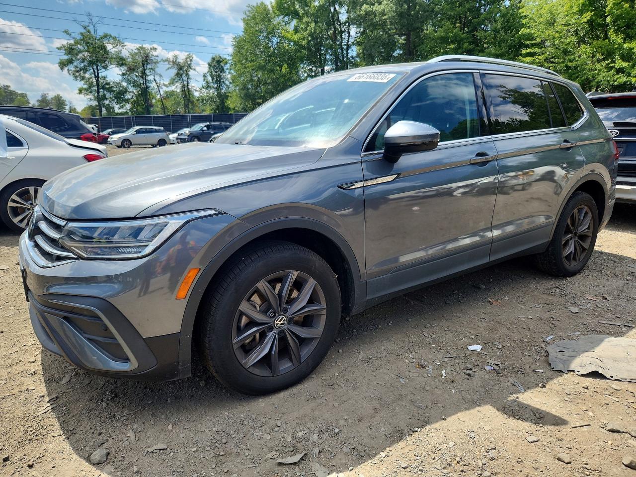 2022 VOLKSWAGEN TIGUAN SE — Front 3/4