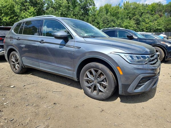2022 VOLKSWAGEN TIGUAN SE — Passenger 3/4