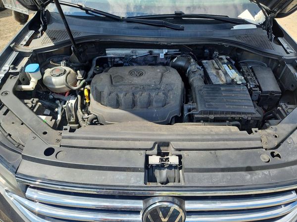 2022 VOLKSWAGEN TIGUAN SE — Engine bay