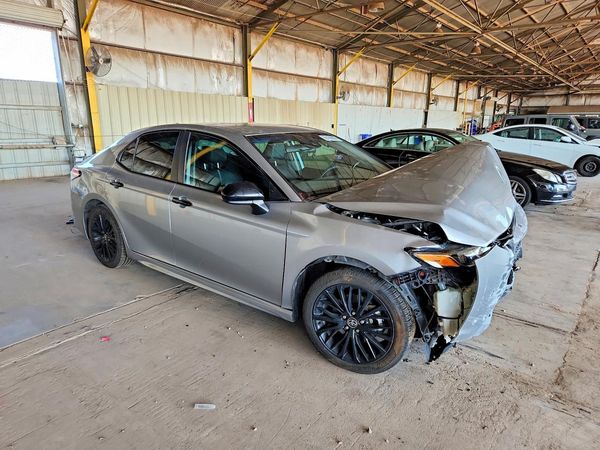 2020 TOYOTA CAMRY SE — Passenger 3/4
