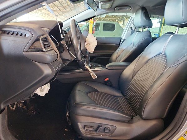2020 TOYOTA CAMRY SE — DENT